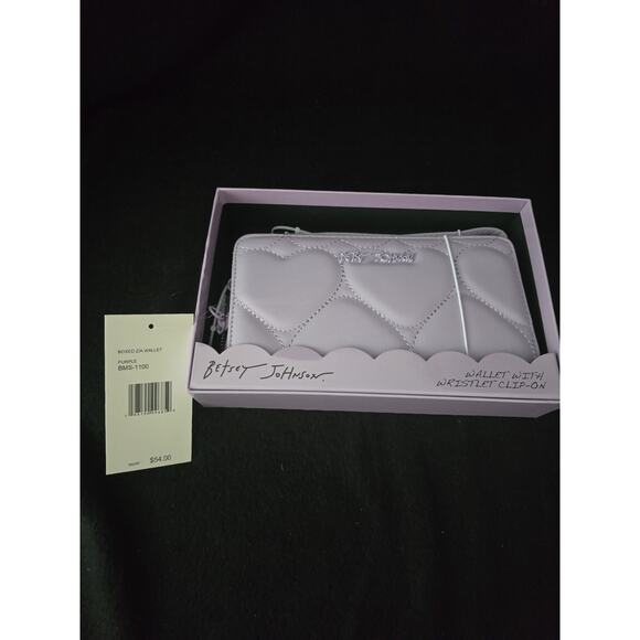 BETSEY JOHNSON PURPLE QUILTED HEART ZIP AROUND WALLET/WITH WRISTLET CLIP ON NIB - Picture 3 of 5